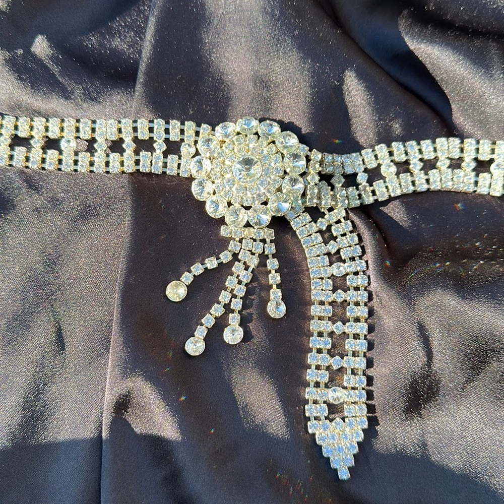 Women’s rhinestone adjustable belt
